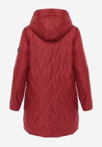 Born2be - Czerwona Pikowana Kurtka Przejściowa Parka z Kapturem o Długim Kroju z Ozdobą Isaline. Okazja: na co dzień. Typ kołnierza: kaptur. Kolor: czerwony. Materiał: poliester, dresówka. Długość: długie. Wzór: aplikacja. Styl: casual, klasyczny #6