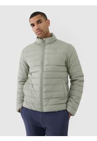 4f - 4F Kurtka puchowa z wypełnieniem syntetycznym męska - oliwkowa/khaki S. Okazja: na co dzień. Typ kołnierza: kołnierzyk stójkowy. Kolor: oliwkowy, wielokolorowy, brązowy. Materiał: puch, syntetyk. Długość: długie. Styl: sportowy, klasyczny, casual #1
