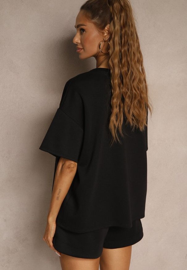 Renee - Czarny Komplet z Wiskozą o Fasonie Oversize T-shirt i Szorty Lirafina. Kolor: czarny. Materiał: wiskoza