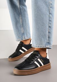 Born2be - Czarno-Białe Sneakersy w Stylu Tenisówek z Paskami na Boku Saliena. Okazja: na co dzień. Zapięcie: pasek. Kolor: czarny. Materiał: jeans, skóra