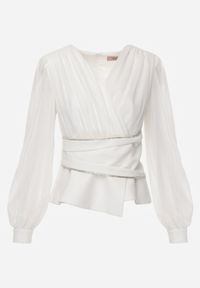 Renee - Biała Bluzka VICES w Kopertowym Stylu z Luźnymi Transparentnymi Rękawami i Dekoltem V Inge. Okazja: na co dzień, na komunię. Kolor: biały. Materiał: jeans. Styl: casual, elegancki #6