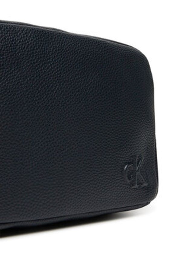 Calvin Klein Jeans Saszetka Cargo Camera Bag LV04G3081G Niebieski. Kolor: niebieski. Materiał: skóra