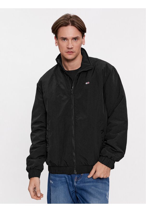 Tommy Jeans Kurtka bomber Essential DM0DM17238 Czarny Relaxed Fit. Kolor: czarny. Materiał: syntetyk