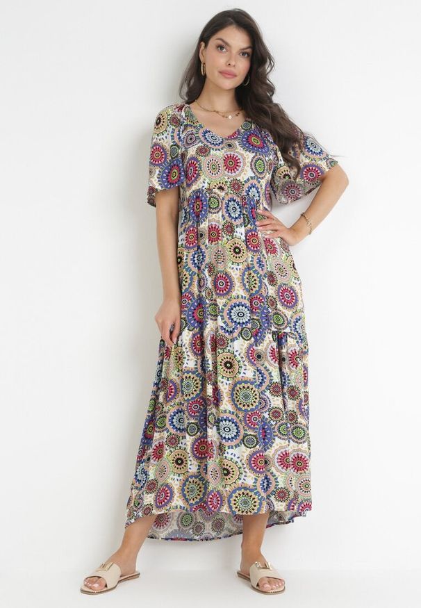 Born2be - Biało-Granatowa Rozkloszowana Sukienka Maxi z Falbanką z Wiskozy Sehna. Kolor: biały. Materiał: wiskoza. Wzór: kwiaty. Sezon: wiosna, lato. Długość: maxi