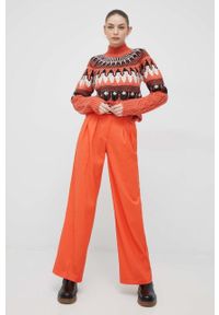 Vero Moda sweter damski kolor pomarańczowy z półgolfem. Kolor: pomarańczowy. Materiał: poliester. Długość rękawa: raglanowy rękaw. Wzór: ze splotem #4