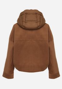 Born2be - Brązowa Przejściowa Kurtka z Rękawami Typu Nietoperz i Kapturem Alinee. Okazja: na spacer. Kolor: brązowy. Materiał: jeans. Sezon: jesień, wiosna. Styl: klasyczny #6