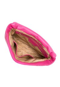 Wittchen - Damska torebka pikowana w kwadraty na łańcuszku różowa. Kolor: różowy. Wzór: haft, aplikacja. Dodatki: z haftem. Materiał: skórzane. Styl: casual, elegancki, wizytowy