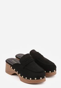 Renee - Czarne Klapki Drewniaki o Fasonie Loafersów z Ozdobnymi Nitami Sargita. Okazja: na co dzień. Kolor: czarny. Materiał: skóra. Wzór: haft. Styl: casual, elegancki #3