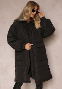Renee - Czarna Kurtka Oversize do Kolana z Kapturem Zasi. Okazja: na co dzień, na spacer. Typ kołnierza: kaptur. Kolor: czarny. Materiał: jeans. Długość: do kolan. Sezon: zima. Styl: casual, elegancki