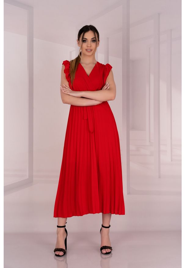 Merribel - Elegancka Plisowana Sukienka z Kopertowym Dekoltem - Czerwona. Kolor: czerwony. Materiał: poliester, elastan. Typ sukienki: kopertowe. Styl: elegancki