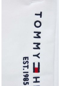TOMMY HILFIGER - Tommy Hilfiger szorty męskie kolor biały. Okazja: na co dzień. Kolor: biały. Materiał: dzianina. Wzór: gładki. Styl: casual #2