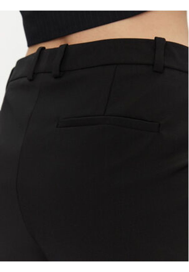 BOSS - Boss Chinosy 50490051 Czarny Regular Fit. Kolor: czarny. Materiał: wełna