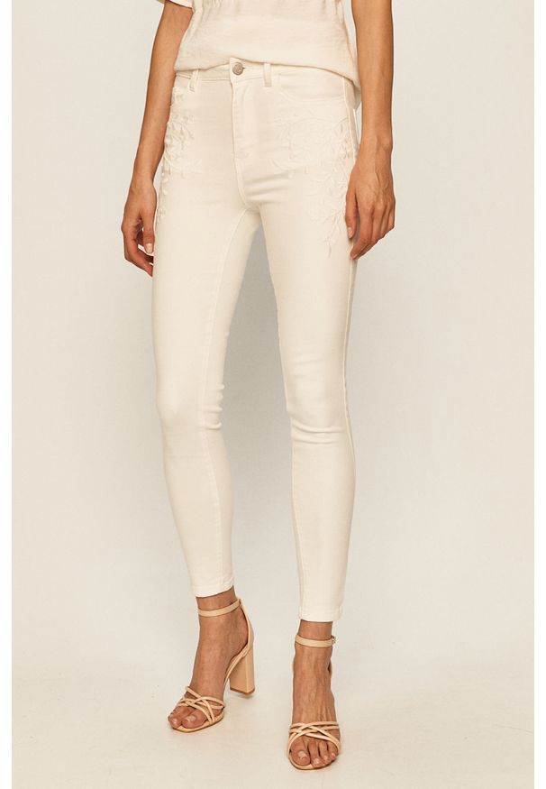 Vila - Jeansy Sansi. Kolor: biały. Materiał: jeans. Wzór: haft