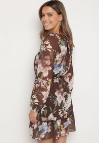 Born2be - Brązowa Sukienka o Rozkloszowanym Kroju w Kwiaty Zeramera. Okazja: na co dzień. Kolor: brązowy. Materiał: wiskoza. Długość rękawa: długi rękaw. Wzór: kwiaty. Typ sukienki: rozkloszowane. Styl: casual #4