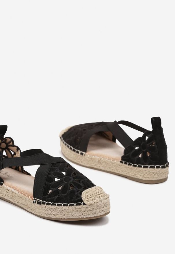 Born2be - Czarne Ażurowe Espadryle na Płaskiej Podeszwie z Paskami Eleandrel. Okazja: na spacer. Zapięcie: pasek. Kolor: czarny. Materiał: jedwab, jeans. Wzór: ażurowy. Sezon: wiosna. Obcas: na płaskiej podeszwie. Styl: klasyczny, elegancki
