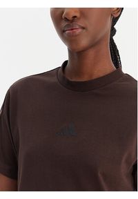 Adidas - adidas T-Shirt Seasonal Essentials Leopard Print KE8830 Brązowy Regular Fit. Kolor: brązowy. Materiał: bawełna. Wzór: nadruk #5