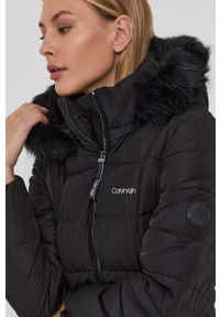 Calvin Klein Kurtka damska kolor czarny zimowa. Kolor: czarny. Materiał: futro. Sezon: zima #6