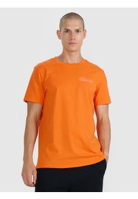4f - 4F T-shirt regular z nadrukiem męski - pomarańczowy S. Okazja: na co dzień. Kolor: pomarańczowy. Materiał: jersey, bawełna, materiał. Długość rękawa: krótki rękaw. Długość: krótkie. Wzór: nadruk. Styl: sportowy, klasyczny, casual #1