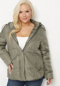 Born2be - Zielona Pikowana Kurtka z Odpinanym Kapturem i Kieszeniami Vilbia. Okazja: na co dzień, na spacer. Kolekcja: plus size. Kolor: zielony. Materiał: jeans, poliester. Styl: sportowy, elegancki, casual #5