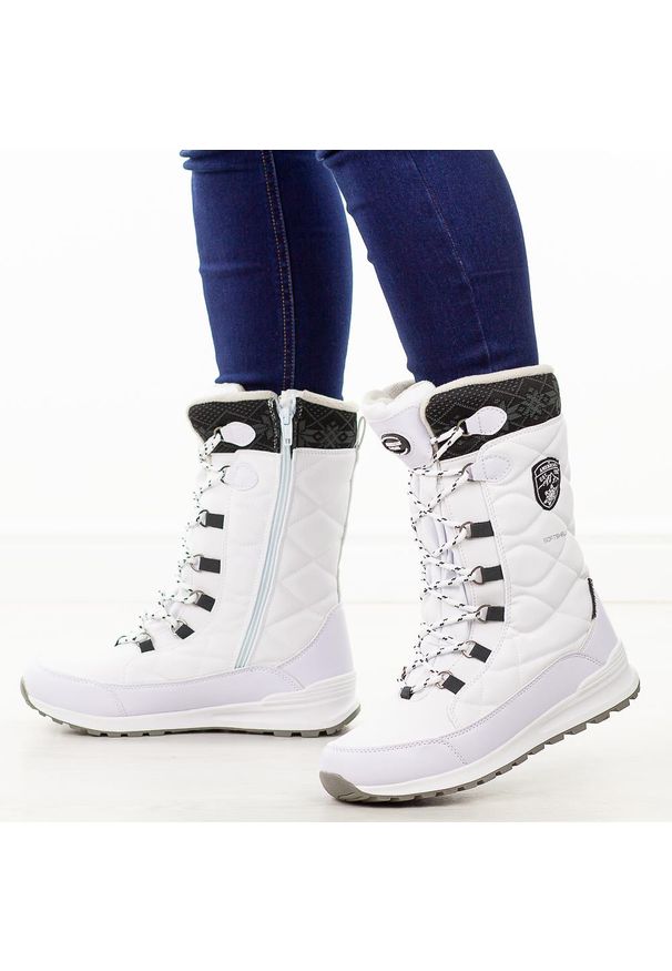 Białe zimowe śniegowce damskie z membraną American Club Softshell Sn88/25. Okazja: na spacer. Kolor: biały. Materiał: tkanina, skóra. Szerokość cholewki: normalna. Sezon: zima. Styl: elegancki, klasyczny