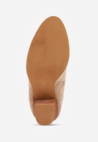 Born2be - Ciemnobeżowe Botki Vices na Obcasie w Stylu Kowbojek Ozdobione Ażurowym Wzorem Zelori. Okazja: na co dzień. Nosek buta: szpiczasty. Kolor: beżowy. Wzór: ażurowy, aplikacja. Materiał: satyna. Sezon: jesień. Obcas: na obcasie. Styl: casual, elegancki. Wysokość obcasa: średni #8