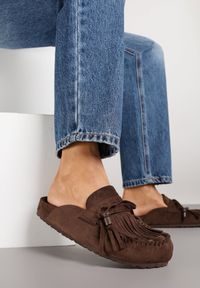 Born2be - Ciemnobrązowe Klapki z Frędzlami i Kokardą Narialla. Okazja: na spacer, na co dzień. Kolor: brązowy. Sezon: lato. Styl: casual #4