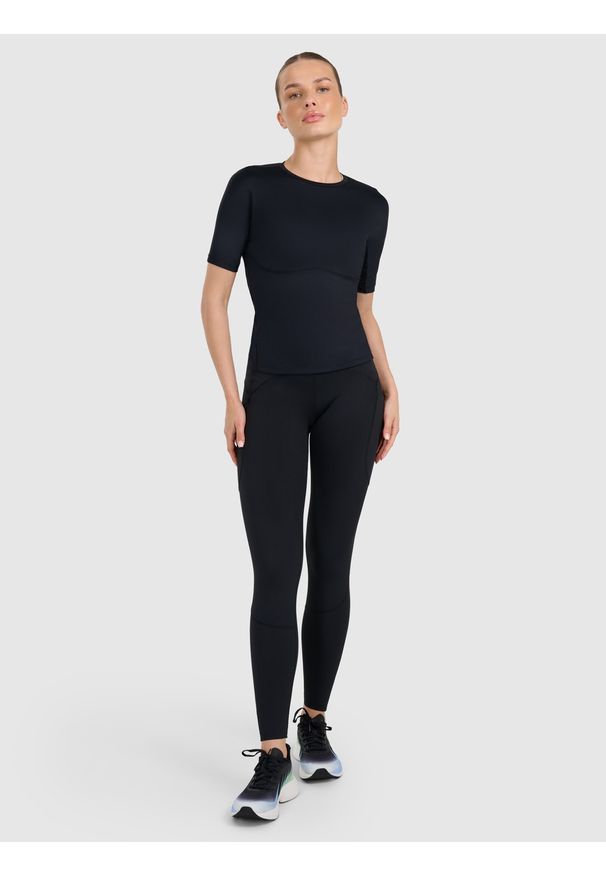 4f - 4F Koszulka treningowa slim szybkoschnąca damska - czarna M. Kolor: czarny. Materiał: syntetyk, materiał, włókno, elastan. Wzór: gładki, ze splotem. Sport: fitness