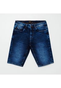 Cropp - Jeansowe szorty basic - Granatowy. Kolor: niebieski. Materiał: jeans #1