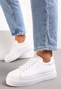 Born2be - Białe Sneakersy na Płaskiej Podeszwie z Okrągłym Noskiem Azethia. Okazja: na co dzień. Nosek buta: okrągły. Kolor: biały. Obcas: na płaskiej podeszwie #4