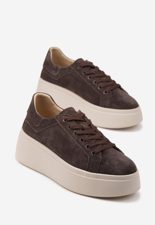 Renee - Ciemnobrązowe Sneakersy z Naturalnego Zamszu na Platformie Nalirette. Okazja: na co dzień. Kolor: brązowy. Materiał: zamsz. Obcas: na platformie