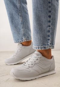 Born2be - Jasnoszare Buty Sportowe Laodosa. Okazja: na co dzień. Wysokość cholewki: przed kostkę. Kolor: szary. Materiał: materiał. Szerokość cholewki: normalna. Wzór: napisy, haft, aplikacja #1