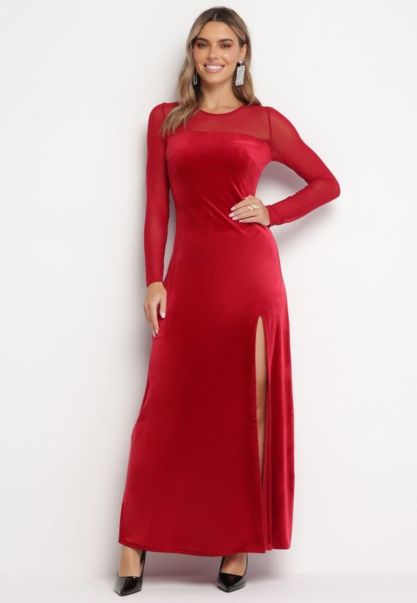 Born2be - Czerwona Welurowa Sukienka Maxi z Siateczką i Ozdobnym Rozcięciem Lavella. Kolor: czerwony. Materiał: welur. Długość: maxi