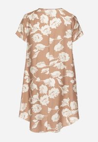Born2be - Ciemnobeżowa Pudełkowa Wiskozowa Sukienka ze Wzorem Kwiatów Aranessa. Okazja: na co dzień. Kolor: beżowy. Materiał: wiskoza. Wzór: kwiaty. Typ sukienki: proste. Styl: casual, elegancki, boho, klasyczny #6