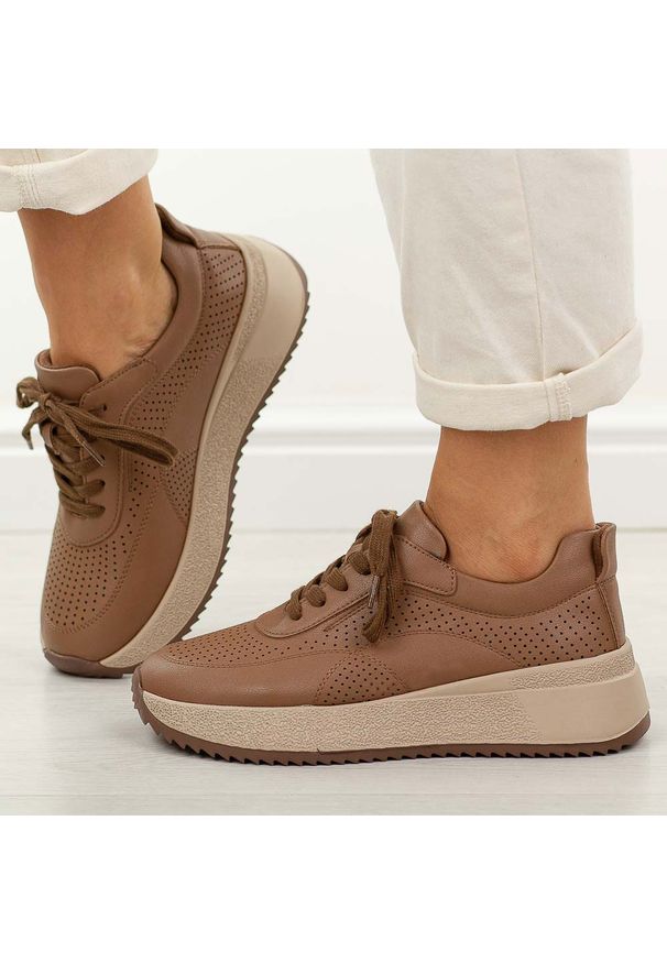 Brązowe skórzane sneakersy damskie M.Daszyński Ol39-4. Okazja: na co dzień. Nosek buta: okrągły. Zapięcie: sznurówki. Kolor: brązowy. Materiał: skóra. Szerokość cholewki: normalna. Sezon: wiosna, jesień, lato. Styl: casual, elegancki, sportowy, klasyczny