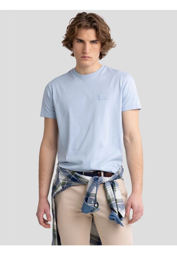 Big-Star - Koszulka męska z naszywką na piersi błękitna Arriser 400. Kolor: niebieski. Materiał: guma, jeans, dzianina. Wzór: aplikacja. Styl: klasyczny, elegancki