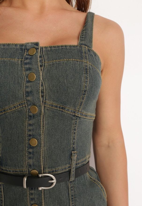 Born2be - Granatowa Sukienka Jeansowa z Paskiem z Ekoskóry Zapinana na Napy na Ramiączkach Wezia. Kolor: niebieski. Materiał: jeans. Długość rękawa: na ramiączkach. Sezon: lato