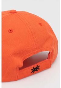 United Colors of Benetton czapka z daszkiem bawełniana kolor pomarańczowy z aplikacją. Kolor: pomarańczowy. Materiał: bawełna. Wzór: aplikacja #3