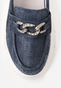 Renee - Granatowe Perforowane Mokasyny ze Skóry Naturalnej z Aplikacją na Platformie Heilarta. Kolor: niebieski. Materiał: skóra. Szerokość cholewki: normalna. Wzór: aplikacja. Obcas: na platformie #8