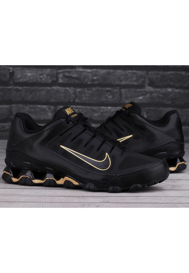 Buty męskie sportowe Nike REAX 8 TR MESH. Kolor: żółty, wielokolorowy, czarny. Materiał: mesh