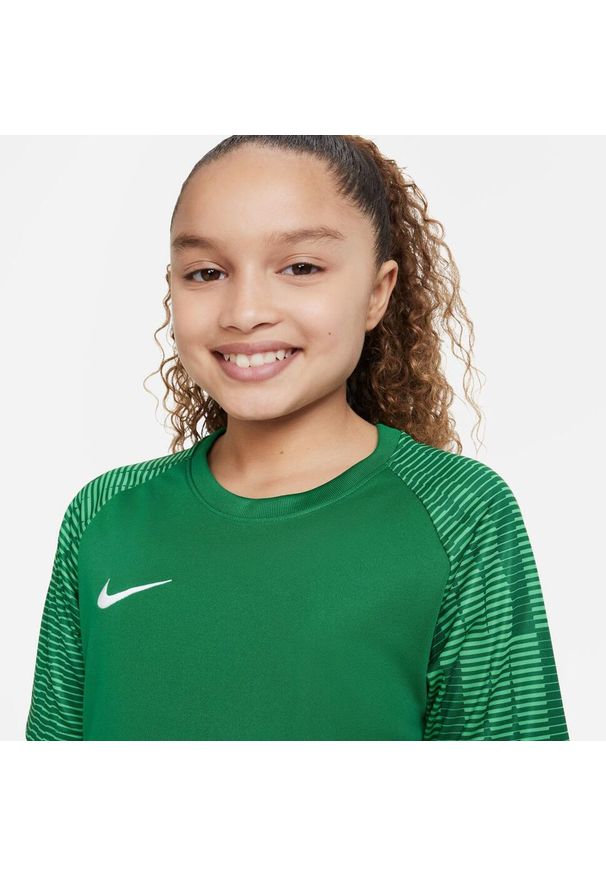 Koszulka treningowa chłopięca Nike Academy. Kolor: zielony. Materiał: poliester. Długość rękawa: krótki rękaw. Długość: krótkie. Sport: piłka nożna