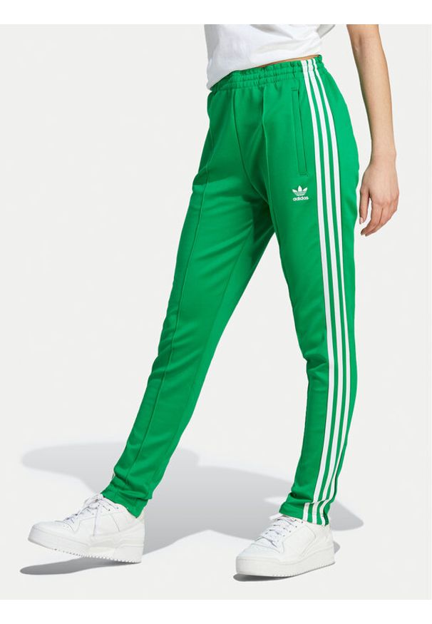 Adidas - adidas Spodnie dresowe adicolor SST IK6601 Zielony Slim Fit. Kolor: zielony. Materiał: syntetyk