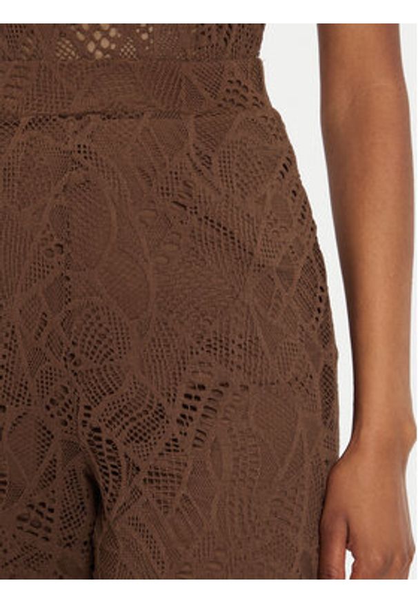 GESTUZ - Gestuz Spodnie materiałowe Hilma 10909230 Brązowy Slim Fit. Kolor: brązowy. Materiał: syntetyk