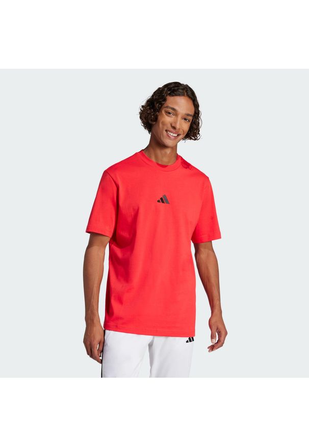 Adidas - Koszulka Essentials Small Logo Single Jersey. Kolor: czerwony, wielokolorowy, czarny. Materiał: jersey
