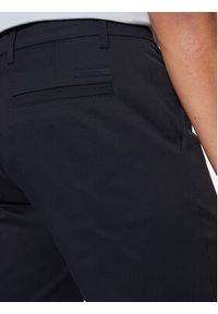 Calvin Klein Szorty materiałowe K10K114071 Granatowy Slim Fit. Kolor: niebieski. Materiał: bawełna