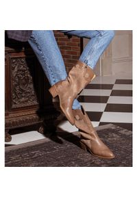 Marco Shoes Kowbojki Clara z ozdobnymi przeszyciami beżowy. Kolor: beżowy #7