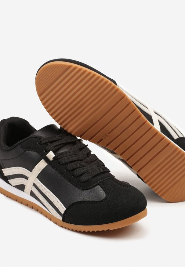Born2be - Czarne Sneakersy w Stylu Kultowych Tenisówek z Ozdobnymi Przeszyciami Vellexia. Okazja: na co dzień. Kolor: czarny. Materiał: jeans, skóra. Obcas: na płaskiej podeszwie