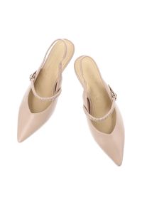 Czółenka damskie S.Barski, cholewka ze skóry naturalnej licowej elegancki fason slingback smukły obcas, beżowe, CR61-3046. Kolor: beżowy. Materiał: skóra. Szerokość cholewki: normalna. Obcas: na obcasie. Styl: elegancki. Wysokość obcasa: średni #3