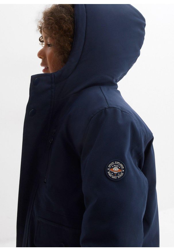 bonprix - Hydrofobowa parka zimowa z kożuszkiem. Kolor: niebieski. Wzór: aplikacja. Sezon: zima