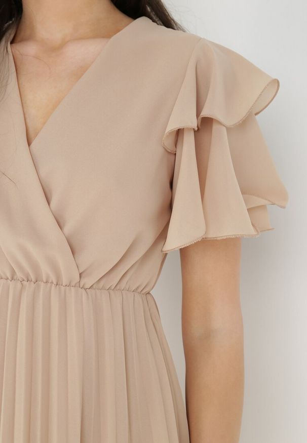 Born2be - Beżowa Sukienka Alemiera. Typ kołnierza: dekolt kopertowy. Kolor: beżowy. Materiał: materiał. Długość rękawa: krótki rękaw. Typ sukienki: kopertowe. Styl: wizytowy. Długość: mini