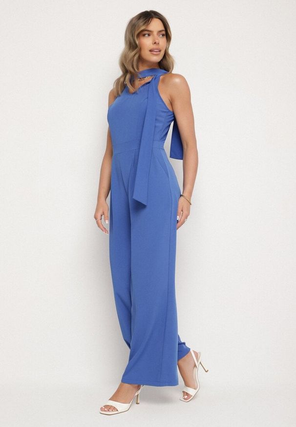 Born2be - Niebieski Kombinezon Bez Rękawów z Ozdobnym Wiązaniem i Szerokimi Nogawkami Silarine. Okazja: na co dzień. Kolor: niebieski. Materiał: jeans. Długość rękawa: bez rękawów. Styl: klasyczny, casual, elegancki, sportowy